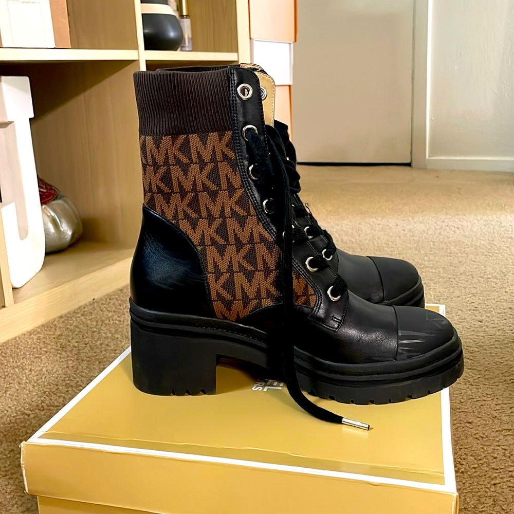Brea combat boots in leather and logo jacquard